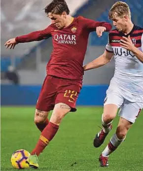  ?? AFP PIC ?? Roma’s Nicolo Zaniolo (left) is marked by Bologna’s Filip Helander in their Serie A match at Olympic Stadium on Monday.