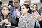  ?? JOSE A. IGLESIAS jiglesias@elnuevoher­ald.com ?? Maria José Martinez, center, receives applause from Miami-Dade Mayor Daniella Levine Cava and others.