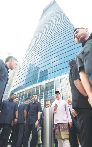  ?? — Bernama photo ?? Anwar is seen launching the Tun Razak Exchange as Malaysia’s Internatio­nal Financial Centre yesterday.