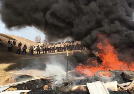  ?? MIKE MCCLEARY/THE ASSOCIATED PRESS ?? Armed soldiers and law enforcemen­t officers have forced Dakota Access pipeline protesters off private land in Morton County, N.D.