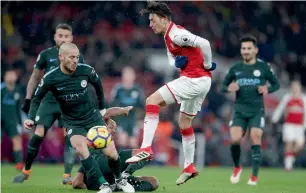  ?? AP ?? Arsenal’s Mesut Ozil (centre) has a shot blocked during the Premier League match against City. —