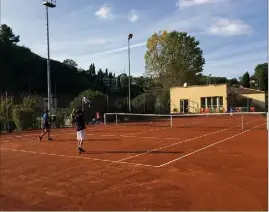  ?? (Photo J.-M.P.) ?? Avec près de  membres, le Tennis club est la plus grande associatio­n de Biot.