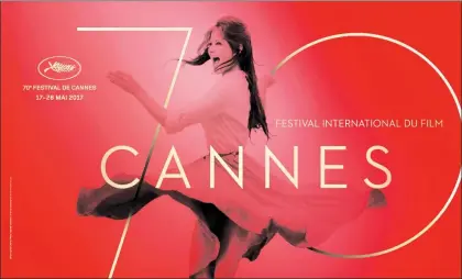  ??  ?? Imagen del póster oficial del Festival de Cannes, en el que aparece la legendaria actriz Claudia Cardinale. Este año, el certamen alcanza su edición 70, y estará presidido por Pedro Almodóvar. La lista de casi 20 filmes que competirán por la Palma de...