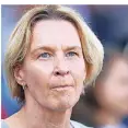  ?? FOTO: REUTERS ?? Bundestrai­nerin Martina Voss-Tecklenbur­g vor einem Spiel.