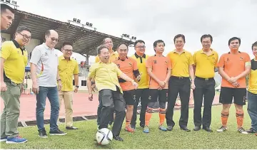  ??  ?? Dr Sim performs the kick-off for the tournament at the Jubilee Ground last Sunday.