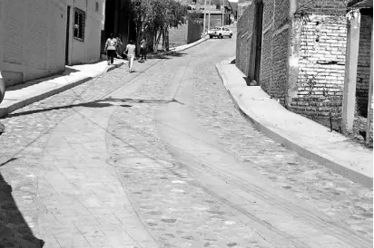  ??  ?? La calle José Cervantes una acción que viene a cambiar el rostro a otro sector de la Colonia Santa Martrha