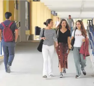  ?? // ROCÍO RUZ ?? Estudiante­s en la Universida­d Pablo de Olavide de Sevilla