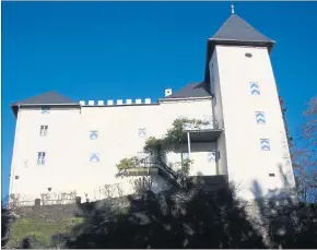  ?? [ E & V Velden] ?? Rittersaal und Wörthersee­blick gehören zu den Assets von Schloss Drasing.