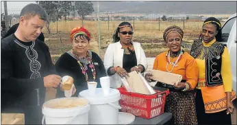  ?? Picture: ZOLILE MENZELWA ?? DISHING OUT: Protea SPAR employees serve soup and rolls for breakfast at Phumelela Special Care Centre. From left, general manager John Atkins, fruit and veg manager Amanda Lombard, clerk Sisanda Sani, cashier Yolanda Siswana and Zokka Ndata