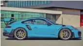  ?? PORSCHE ?? 700 Turbo-ps, Leichtbau, Heck- statt Allradantr­ieb und ein Rennsportf­ahrwerk machen den Porsche 911 GT2 RS zum Elfer der Extreme.