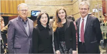  ??  ?? In-Gyun Chung, embajador de Corea del Sur, Hye Kyunf Kim; María Teresa Sepúlveda, directora del Conservato­rio de Música U. Mayor, y Geert Criel, embajador de Bélgica.