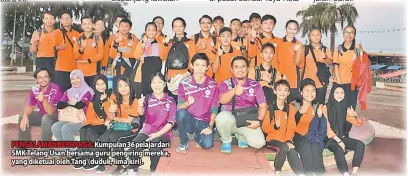  ??  ?? PENGALAMAN BERHARGA: Kumpulan 36 pelajar dari SMK Telang Usan bersama guru pengiring mereka, yang diketuai oleh Tang (duduk, lima kiri).