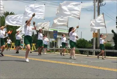  ?? GLENN GRIFFITH - MEDIANEWS GROUP ?? The Shenendeho­wa Color Guard was one of the units taking part in the Clifton Park Fourth of July Celebratio­n parade.