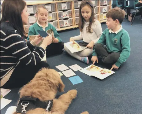  ?? Picture: Northern Federation of Schools ?? FRIEND Therapy dog Ralph meets pupils at the Northern Federation of Schools