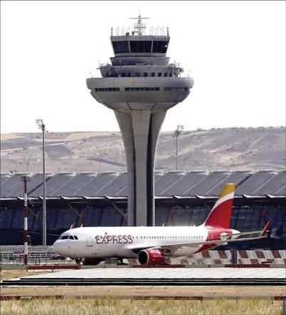  ?? EE ?? Una torre de control en el aeropuerto de Madrid-Barajas.
