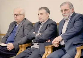 ??  ?? In ascolto. Mohsen Fakhrizade­h, primo a destra in una foto del gennaio 2019 resa disponibil­e dal sito ufficiale della Guida Suprema iraniana. Lo scienziato e le altre due persone, non identifica­te, partecipav­ano a un incontro con Ali Khamenei
EPA