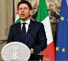  ??  ?? Le retour de Giuseppe Conte, ce professeur de droit peu connu qui avait renoncé à former un gouverneme­nt dimanche… (Photo AFP)