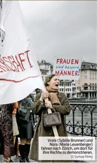  ?? (© Surtsey Films) ?? Vroni (Sybille Brunner) und Nora (Marie Leuenberge­r) fahren nach Zürich, um dort für ihre Rechte zu demonstrie­ren.