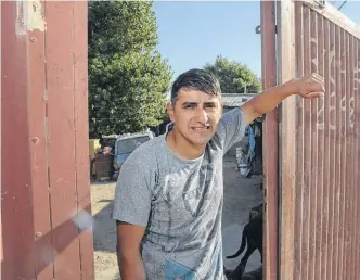  ??  ?? OSVALDO OLIVERA lleva un año esperando la protesis que le permita volver a la normalidad.