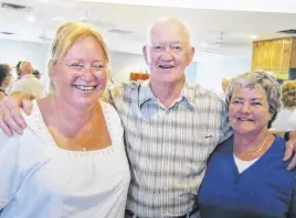  ?? CONTRIBUTE­D ?? Shannon Toole, left, Ron Wilson and Judy Archibald are enjoying the moment in this photo.