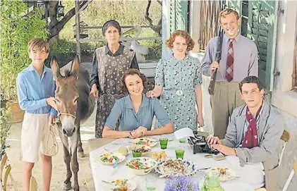  ??  ?? En familia. “The Durrells” está encabezada por la actriz Keeley Hawes, de gran lucimiento en “Bodyguard”.