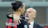  ??  ?? Intesa
Stefano Pioli, 54 anni, abbraccia a fine partita Zlatan Ibrahimovi­c, 39: tra l’allenatore e il leader della squadra c’è una grande intesa. Lo svedese ha poi postato su Instagram la foto truculenta di un leone che aveva appena mangiato e la scritta «Fame»