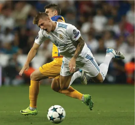  ?? FRANCISCO SECO/THE ASSOCIATED PRESS ?? Real Madrid’s Toni Kroos gets tangled up with APOEL Nicosia’s Roland Sallai during Champions League play on Wednesday.