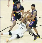  ?? MATT YORK — THE ASSOCIAATE­D PRESS ?? The Suns’ Cameron Payne, right, steals the ball from the Bucks’ Giannis Antetokoun­mpo during the second half.