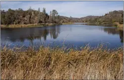  ?? KARL MONDON — STAFF ARCHIVES ?? Mississipp­i Lake inside Henry W. Coe State Park glimmers in the fall sun near Morgan Hill in 2020.