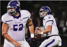  ?? Billy Calzada/staff photograph­er ?? Boerne center Jacob Mclaughlin, left, made the first team, while quarterbac­k Jaxon Baize landed on the second team.