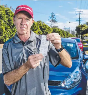  ?? Picture: JERA WILLIAMS ?? Bilambil resident Warren Baker is furious he doesn’t qualify for a parking permit because he lives in a duplex. A visitor’s permit to avoid fines such as this costs $88 a year.