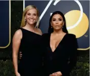  ?? FOTO: AP ?? Reese Witherspoo­n og Eva Longoria på den røde løber – selvfølgel­ig i sort.