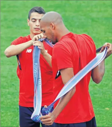  ??  ?? INCÓGNITA. El futuro de Nzonzi sigue en el aire pese al deseo del club de no negociar su salida de Nervión.