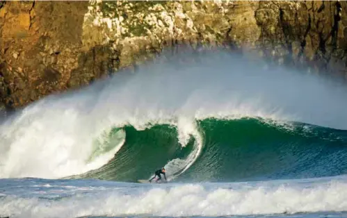  ??  ?? Andrew timed his visit with all-time conditions in the Deep South. Photo: Blacklabel Photograph­y