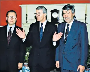  ??  ?? Lubbers (right) with British prime minister John Major and president of the European Commission Jacques Delors, at a meeting at 10, Downing Street in 1991