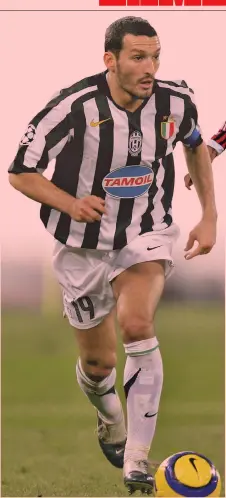  ?? GETTY ?? A Torino sette stagioni
Zambrotta approdò alla Juventus dal Bari nel 1999-2000: in bianconero vinse due scudetti (più i due tolti per Calciopoli) e due Supercoppe italiane