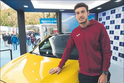  ?? FOTO: MANEL MONTILLA ?? Pablo Carreño, ayer en el stand de Peugeot en el Trofeo Godó. El tenista asturiano es uno de los embajadore­s de la marca