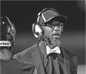  ?? [JOHN HULKENBERG/THISWEEK NEWSPAPERS] ?? Harvest Prep coach Milan Smith, shown during the 2018 season, will lead the Warriors against tough competitio­n in Division V this season after moving up from Division VII.