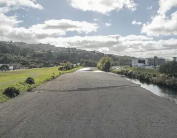  ?? JUAN ZARAMA PERINI/THE POST ?? The Hutt River is running at an unseasonab­ly low level, as Wellington­ians are again reminded of the need to conserve water.