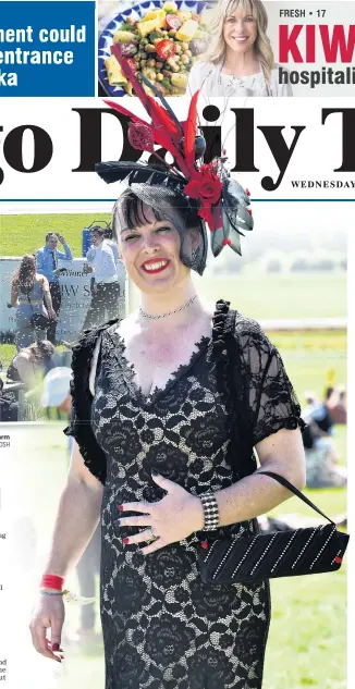  ?? PHOTOS: PETER MCINTOSH ?? Hive mind . . . Crowd members duck as thousands of bees swarm through the field.Secondhand style . . . Fashions in the Fields winner Lisa Lamb wears her awardwinni­ng look.