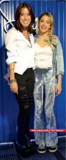  ??  ?? Sofía Sarkany junto a “Tini” Stoessel.