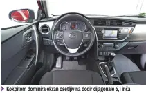  ??  ?? Kokpitom dominira ekran osetljiv na dodir dijagonale 6,1 inča