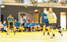  ?? FOTO: ALEXANDER HOTH ?? Freut sich schon auf das „Abenteuer“Landesliga mit dem Frauenteam der TSG Ailingen: Trainer Lars Rossi.