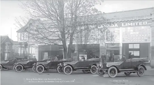  ?? VANCOUVER ARCHIVES ?? A Studebaker dealership in Vancouver in 1917.