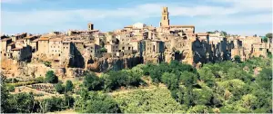  ?? G ?? Emma Thomson is put through her pasta paces
hThe nearby town of Pitigliano was pretty mouthwater­ing too