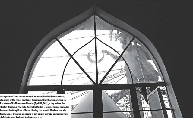  ?? NONIE REYES ?? The symbol of the crescent moon is arranged by Abdul Manan Lucas, chairman of the Peace and Order Muslim and Christian Associatio­n in Parañaque City Mosque on Monday (April 12, 2021), a day before the start of Ramadan, the holy Month for Muslims. Fasting during Ramadan is one of the five pillars of Islam. During this month, Muslims abstain from eating, drinking, engaging in any sexual activity, and committing sinful acts from daybreak to dusk.