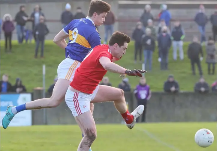  ?? Picture: Paul Connor ?? Conal Kennedy of Tipperary puts pressure on Tommy Durnin during the National League game at the Gaelic Grounds on Sunday.