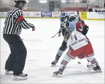  ?? KIRK STARRATT ?? Referee Bob Best drops the puck in a faceoff between the Valley Wild and Metro West Force Blue in the opening game of the 2018 provincial bantam AA female hockey championsh­ip tournament at the “Apple Dome” in Berwick.