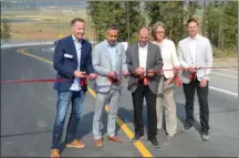  ?? MELANIE EKSAL/The Okanagan Weekend ?? From left, MP Stephen Fuhr, Mayor Colin Basran, MLA Norm Letnick, UBCO principal Deborah Buszard and UBCO vice-president Robert Einarson cut the ribbon to open John Hindle Drive.