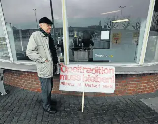  ?? /Reuters ?? Taking a stand: A man in front of the Opel car factory in Ruesselshe­im near Frankfurt, Germany, on Monday. His self-made placard reads ‘Opel tradition must remain — alliance yes — sale no’ in protest against a deal by GM to sell the car maker to...